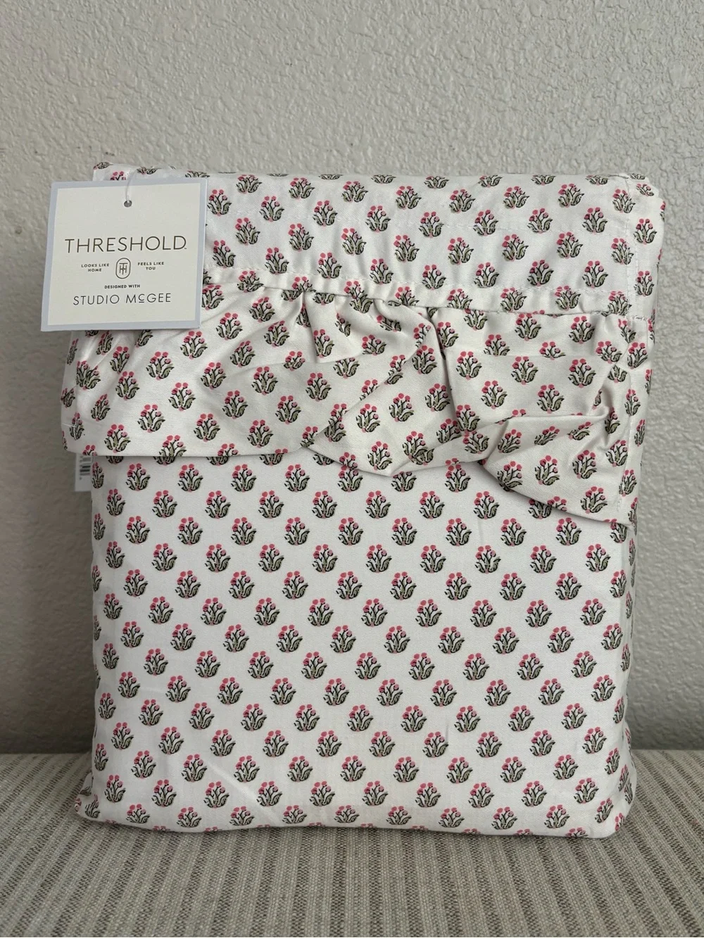 NWT Queen 310 Thread Count Teen Block Print Ruffle Sheet Set Pink/Cream